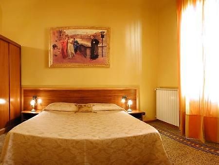La Luna Guest House Firenze Bagian luar foto