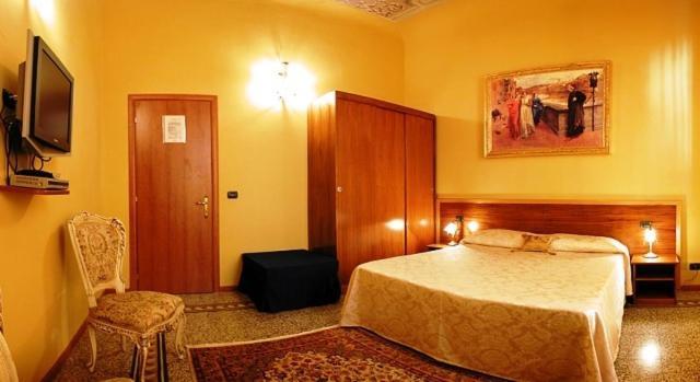 La Luna Guest House Firenze Bagian luar foto